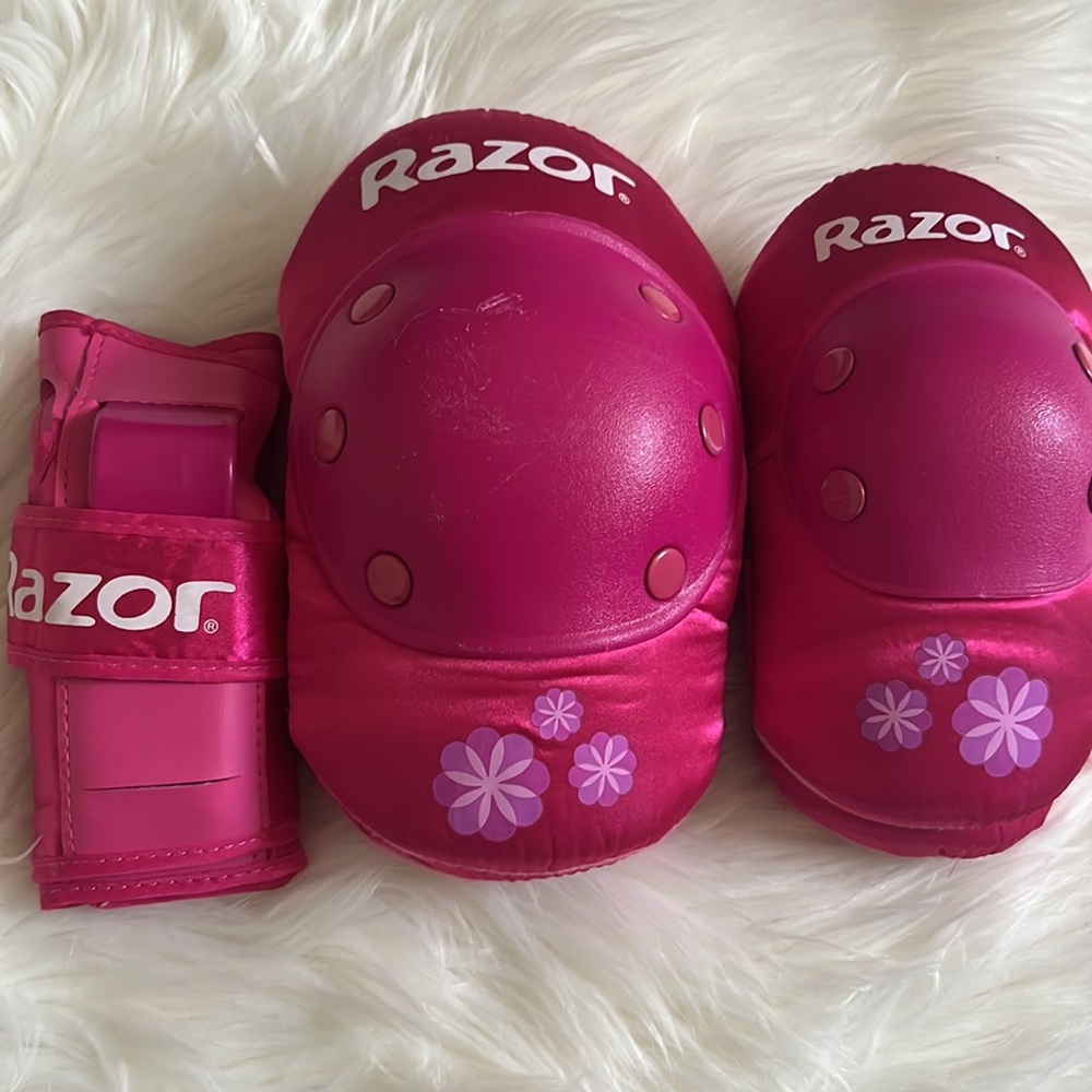 Razor gently used girls elbow knee and wrist guards - Picture 2 of 2